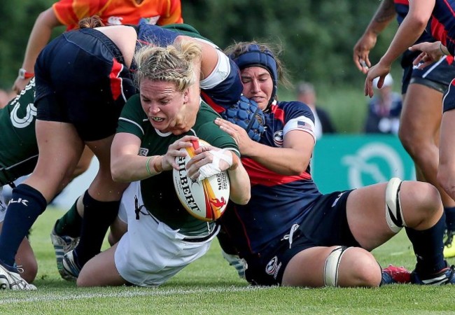 Niamh Briggs scores a try