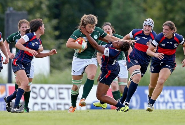 Jenny Murphy hands off Akalaini Bui Baravilala