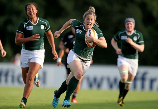 Alison Miller runs in for a try 5/8/2014