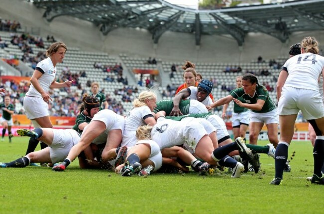 Ireland drive over for the opening try
