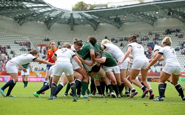 Ireland drive over for the opening try