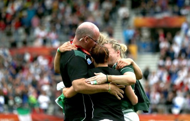 Philip Doyle with Jenny Murphy, Lynne Cantwell and Niamh Briggs after the game