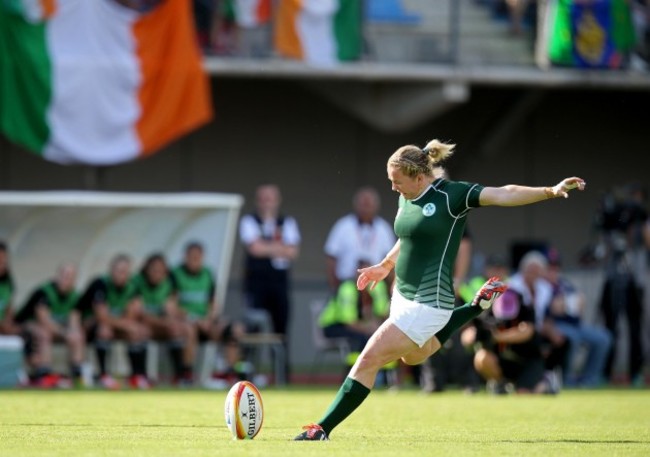 Niamh Briggs kicks at goal 5/8/2014