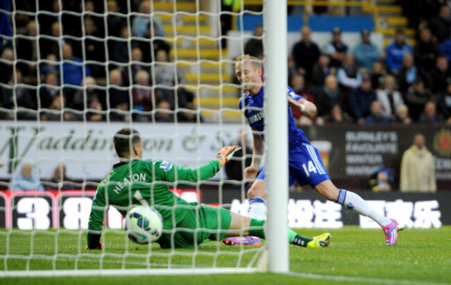 Soccer - Barclays Premier League - Burnley v Chelsea - Turf Moor