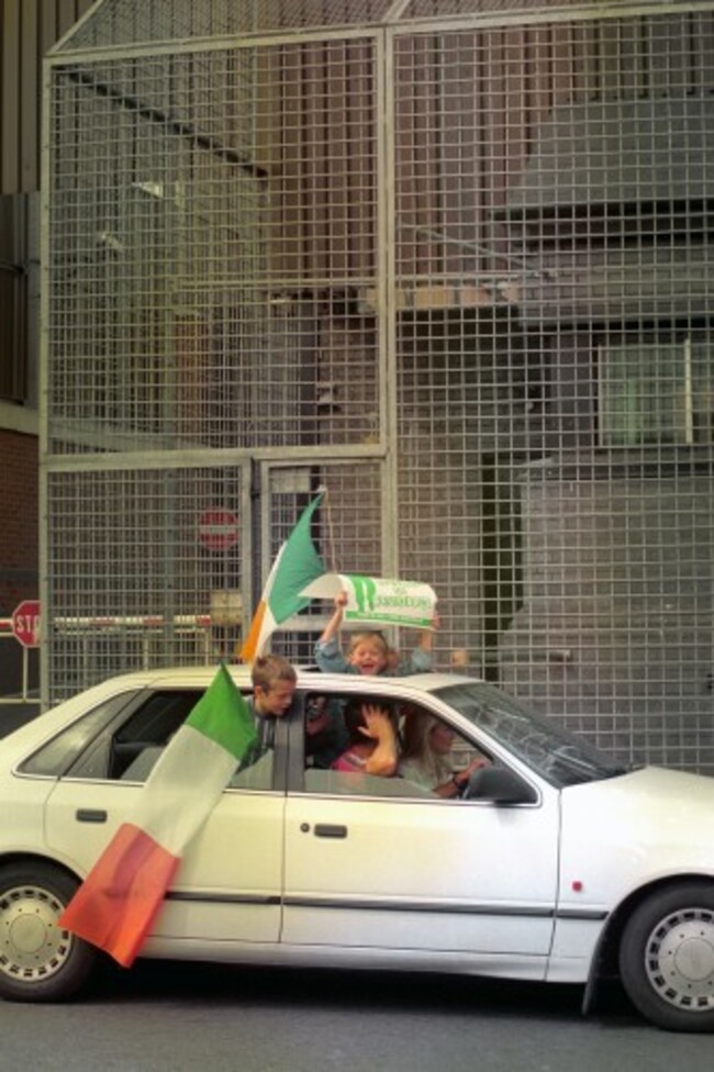 REPUBLICANS CELEBRATE IRA CEASEF