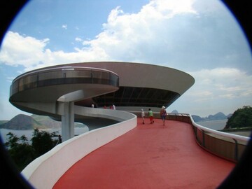 contrary-to-what-you-might-think-the-museum-of-contemporary-art-in-rio-de-janeiro-is-not-in-fact-a-spaceship