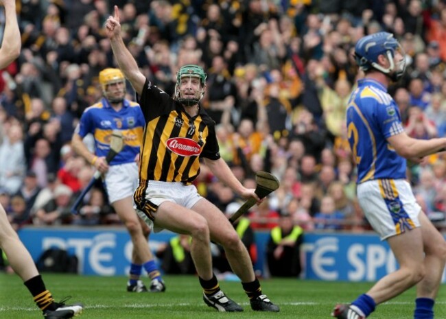 Henry Shefflin celebrates scoring the first goal