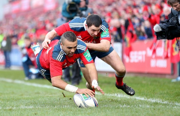 Simon Zebo supported by Felix Jones scores a try