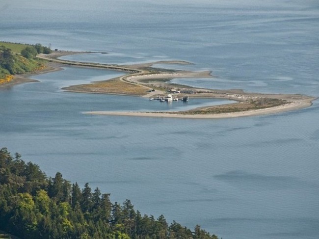 and-a-private-airstrip-makes-for-an-easy-trip-by-plane