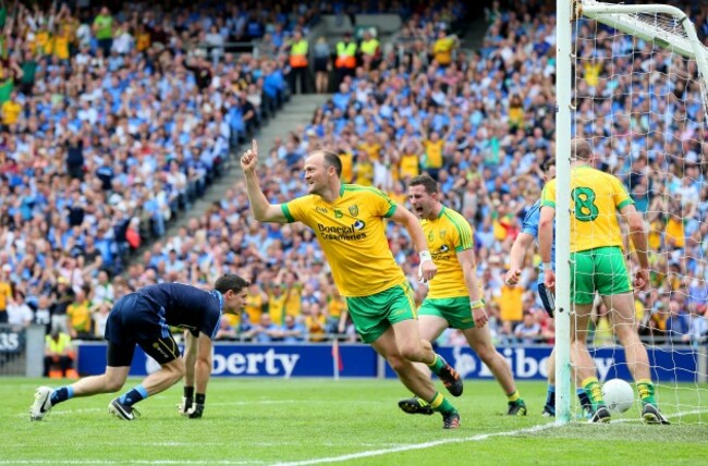 Colm McFadden celebrates scoring a goal