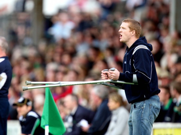 Henry Shefflin shouts encouragement to his teammates from the sidelines 14/10/2007