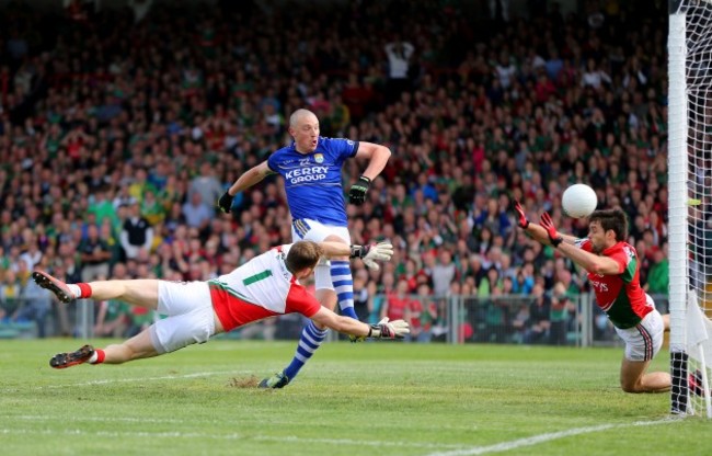 Kieran Donaghy scores a goal