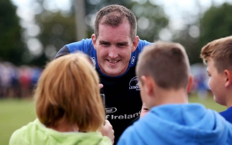 Devin Toner with Leinster supporters after training