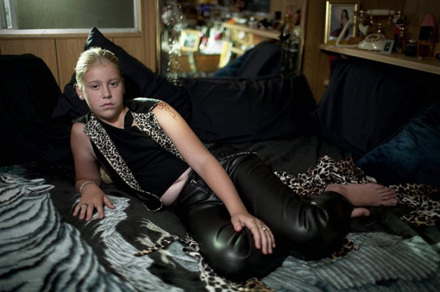 Life Inside A Us Trailer Park 13 Intimate Portraits From California