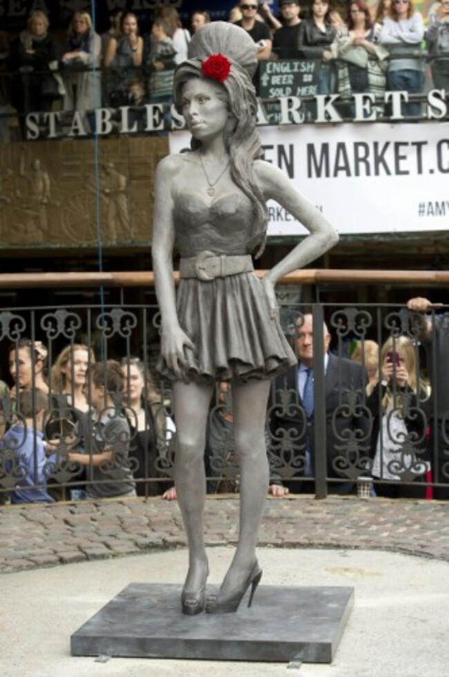 Amy Winehouse statue unveiled - London