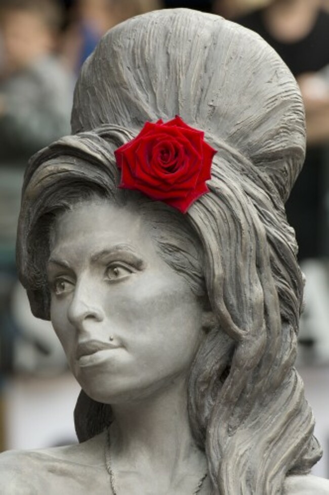 Amy Winehouse statue unveiled - London