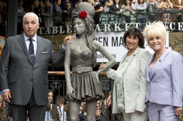 Amy Winehouse statue unveiled - London
