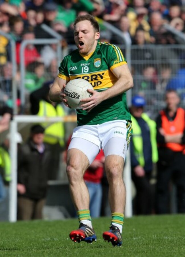 Darran O'Sullivan pulls up with an injury