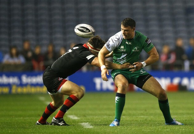 Robbie Henshaw takes on Hamish Watson