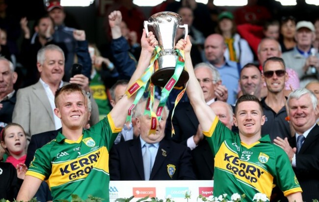 Fionn Fitzgerald and Kieran O&Otilde;Leary lifts the cup