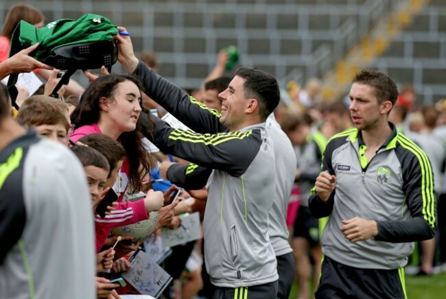 Michael Geaney signs autographs for fans