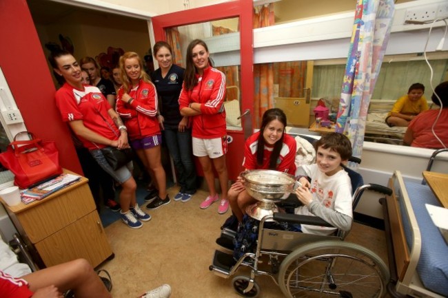 Gary Monaghan with Eimear O'Sullivan and members of the Cork team 15/9/2014