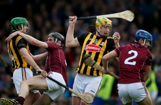 John Power catches high ball 20/4/2014