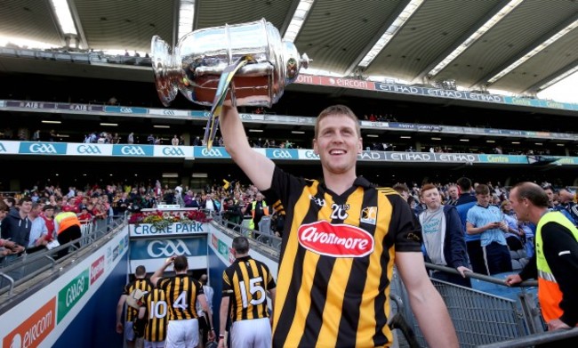 Lester Ryan celebrates with trophy