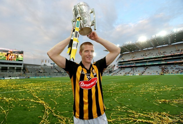 Henry Shefflin celebrates with The Liam McCarthy Cup