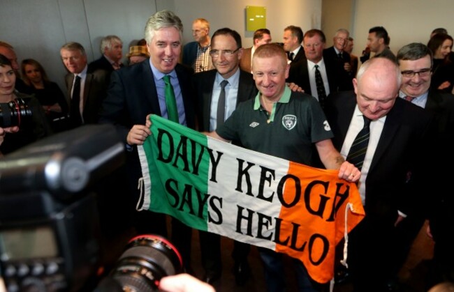 Martin O&Otilde;Neill and John Delaney with fan Davy Keogh