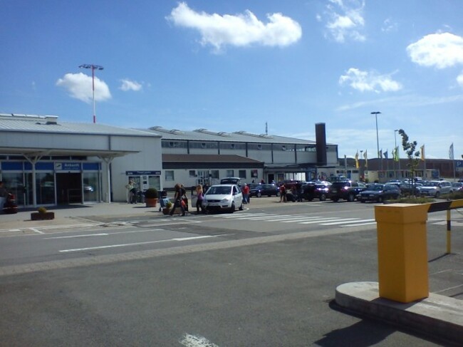 Flughafen Zweibrücken Terminal.jpg