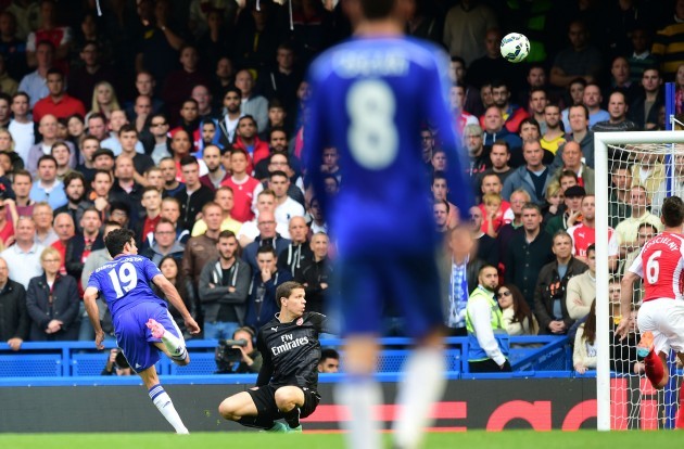 Soccer - Barclay's Premier League - Chelsea v Arsenal - Stamford Bridge