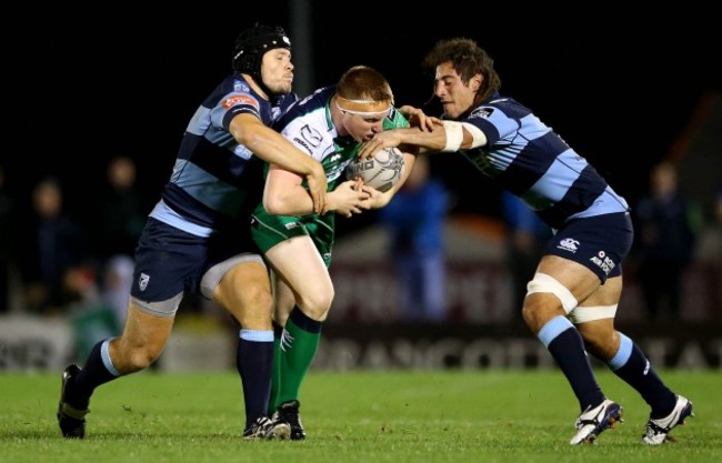 Filo Paulo and Josh Navidi tackle Shane Delahunt