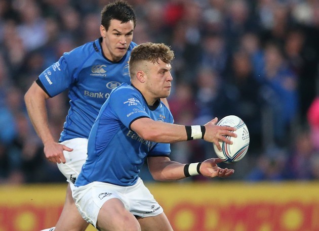 Ian Madigan passes supported by Jonathan Sexton