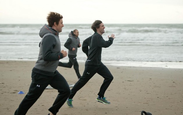 Niall running really fast