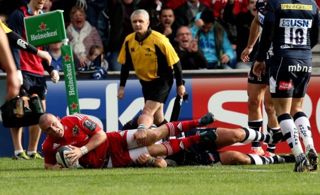 Andrew scores his side's second try