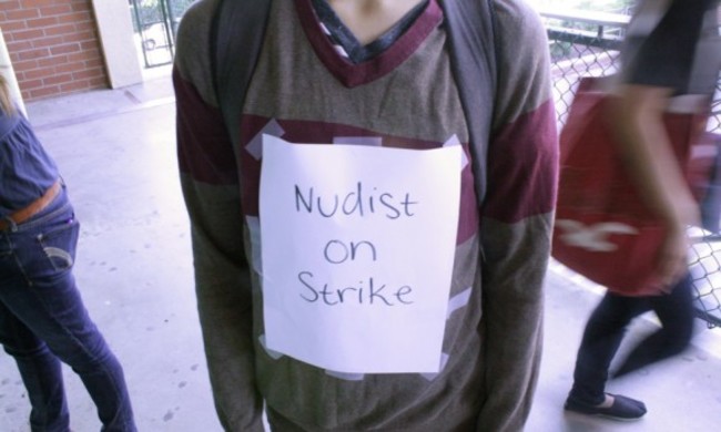 nudist-on-strike-580x348