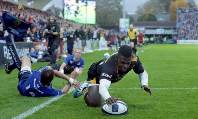 Christian Wade scores a try despite Zane Kirchner