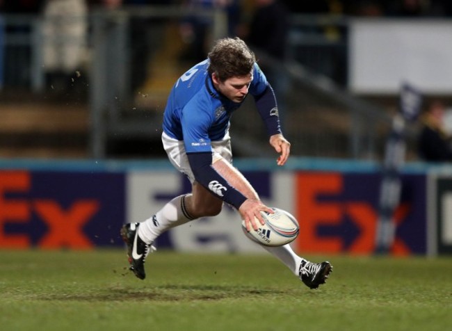 Gordon D'Arcy runs in a try