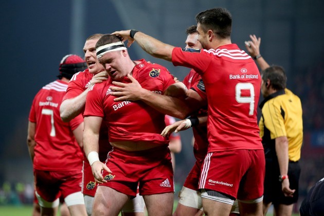 Dave Kilcoyne scores a try and celebrates with Andrew Conway, CJ Stander and Conor Murray