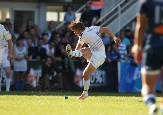 Ian Madigan kicks a penalty