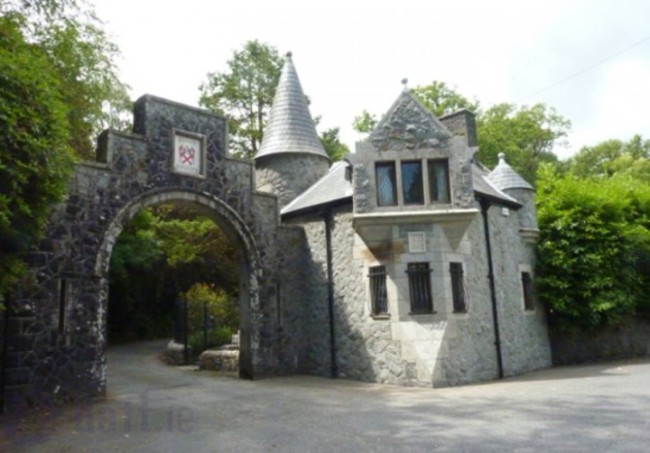 gate lodge 1