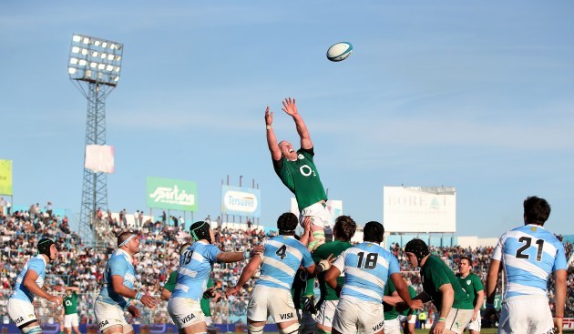 Paul O'Connell wins a line-out