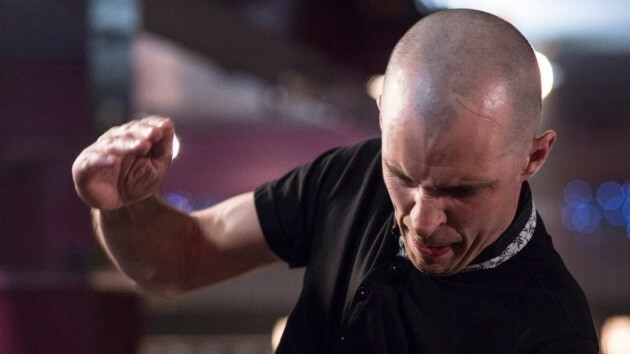 Who is Nidge thumping in tonight's episode of Love/Hate?