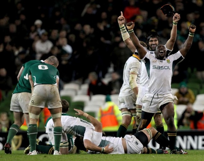 Tendai Mitawarira and Victor Matfield celebrate