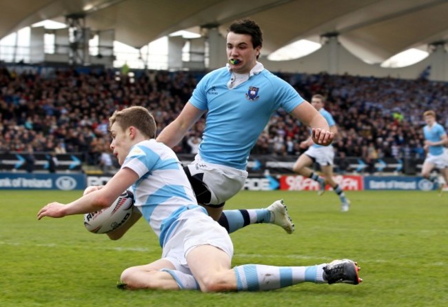 Gary Ringrose scores a try