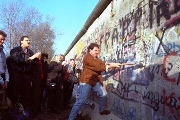FALL OF BERLIN WALL