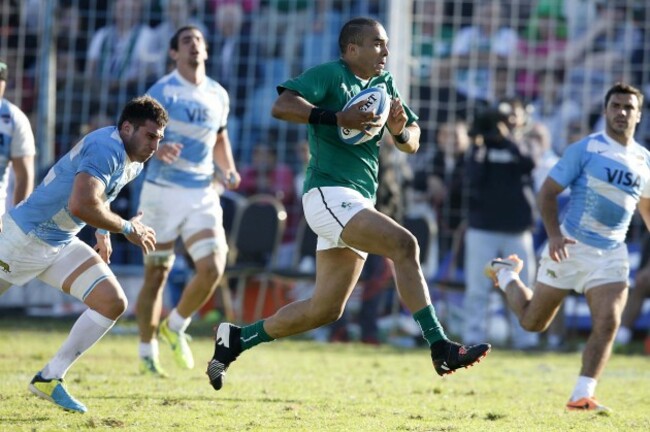 Simon Zebo bursts through to score a try