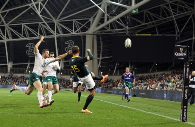 Robbie Henshaw and Jared Payne chase down Willie le Roux