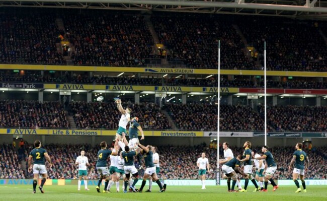 Jamie Heaslip wins a line-out ball